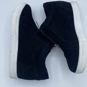 Blondo Waterproof‎ Glenda Sneaker Size 7 NWOB